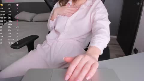 gigihadd online show from 25, 4, 2026
