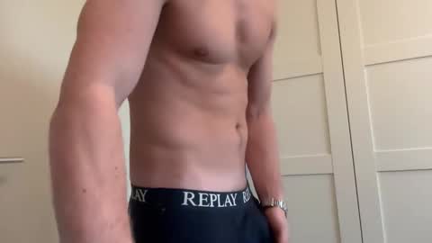 Snapshot of gigolo_amsterdam chatting on 16, 11, 2025 gigolo amsterdam023 online show from 16, 11, 2025