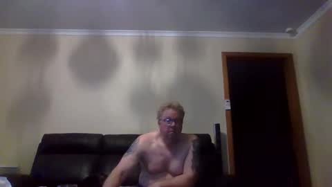 gimmmieoooo online show from 16, 10, 2025