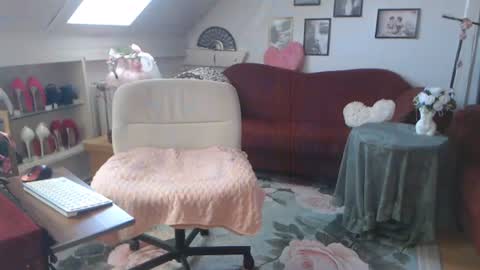 Snapshot of ginablondecam chatting on 25, 6, 2026 Gina online show from 25, 6, 2026