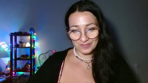 Snapshot of ginaoneon chatting on 5, 11, 2025 GinaONeon online show from 5, 11, 2025