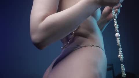        im expecting 350 thumbs up on my altar   online show from 24, 2, 2025