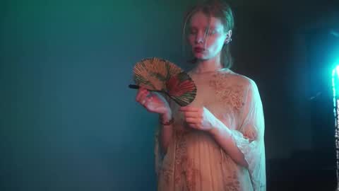        im expecting 350 thumbs up on my altar   online show from 19, 9, 2025