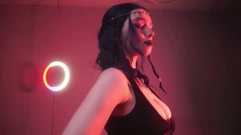        im expecting 350 thumbs up on my altar   online show from 1, 10, 2025