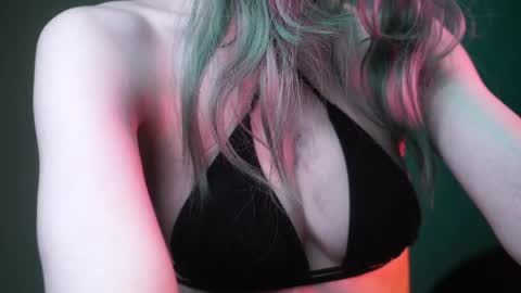        im expecting 350 thumbs up on my altar   online show from 21, 4, 2026