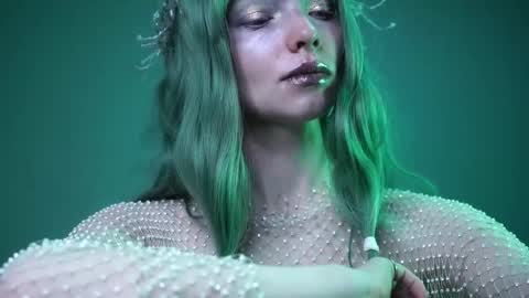        im expecting 350 thumbs up on my altar   online show from 22, 4, 2026