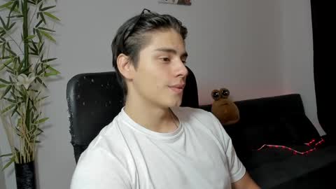 Snapshot of gio_russo chatting on 12, 1, 2025 GioRusso online show from 12, 1, 2025