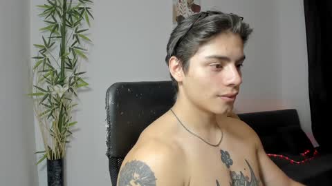 Snapshot of gio_russo chatting on 12, 1, 2025 GioRusso online show from 12, 1, 2025