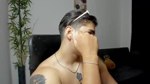 Snapshot of gio_russo chatting on 28, 2, 2025 GioRusso online show from 28, 2, 2025