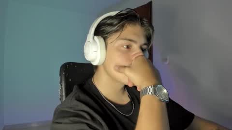 Snapshot of gio_russo chatting on 21, 10, 2025 GioRusso online show from 21, 10, 2025