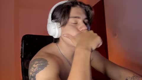 Snapshot of gio_russo chatting on 17, 12, 2025 GioRusso online show from 17, 12, 2025