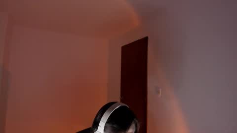 Snapshot of gio_russo chatting on 17, 12, 2025 GioRusso online show from 17, 12, 2025