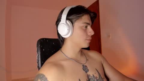 Snapshot of gio_russo chatting on 19, 12, 2025 GioRusso online show from 19, 12, 2025