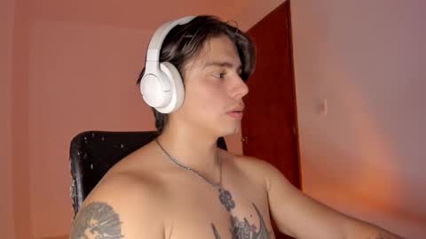 Snapshot of gio_russo chatting on 20, 12, 2025 GioRusso online show from 20, 12, 2025