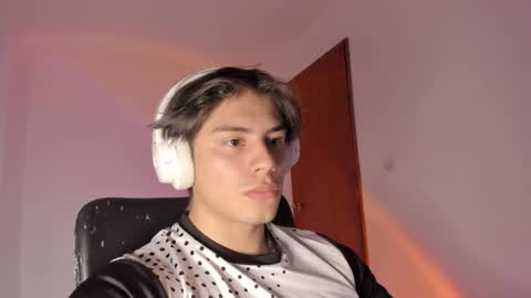 Snapshot of gio_russo chatting on 8, 3, 2026 GioRusso online show from 8, 3, 2026