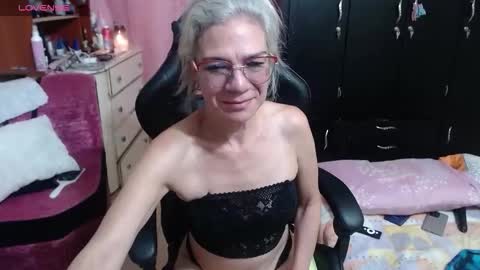 Snapshot of giorgia_xue53 chatting on 8, 11, 2025 Mary online show from 8, 11, 2025