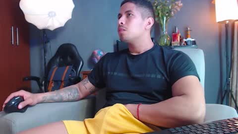 piggy boy online show from 11, 11, 2025