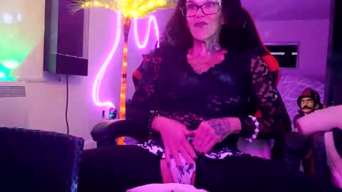 girls227445638252 online show from 3, 11, 2025