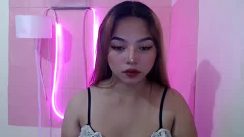 Snapshot of girlthatuneedxxx chatting on 1, 3, 2025 Rhaine online show from 1, 3, 2025