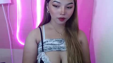 Snapshot of girlthatuneedxxx chatting on 6, 3, 2025 Rhaine online show from 6, 3, 2025