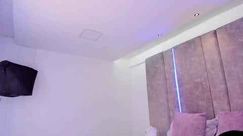     online show from 8, 3, 2025