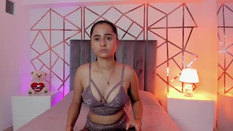 GISELLE ROLDAN online show from 2, 3, 2025