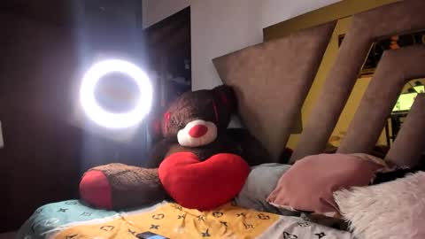 . Gisel Reyes . online show from 2, 12, 2025