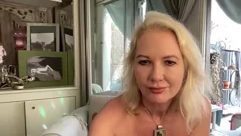 Gl1tter Barbie online show from 13, 9, 2025