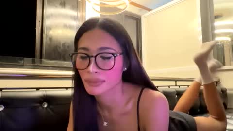 Snapshot of gleiahong chatting on 17, 5, 2026 gleiahong online show from 17, 5, 2026