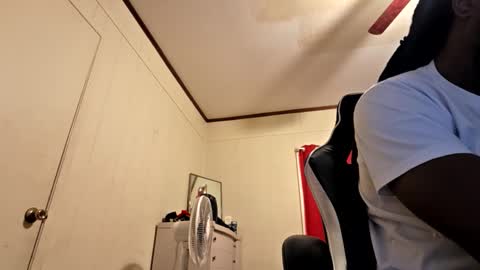 Snapshot of glomightyj chatting on 4, 6, 2026 glomightyj online show from 4, 6, 2026