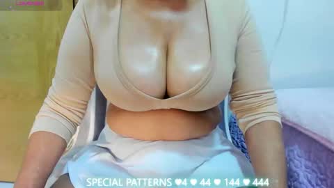GLORIA INDEPENDENT MODEL online show from 22, 4, 2026