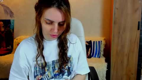 Snapshot of gloria_wood chatting on 6, 5, 2026 Gloria Wood online show from 6, 5, 2026
