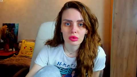Snapshot of gloria_wood chatting on 14, 5, 2026 Gloria Wood online show from 14, 5, 2026