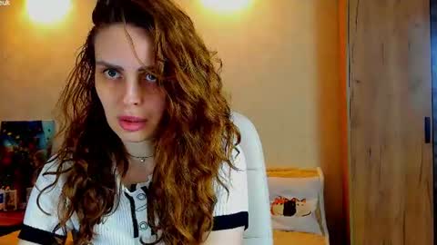 Snapshot of gloria_wood chatting on 9, 6, 2026 Gloria Wood online show from 9, 6, 2026