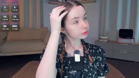 Snapshot of glowhub_ chatting on 10, 5, 2026 Ann Eliz and Gigi online show from 10, 5, 2026