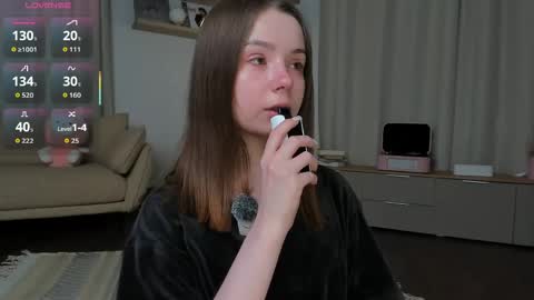 Snapshot of glowhub_ chatting on 15, 5, 2026 Ann Eliz and Gigi online show from 15, 5, 2026