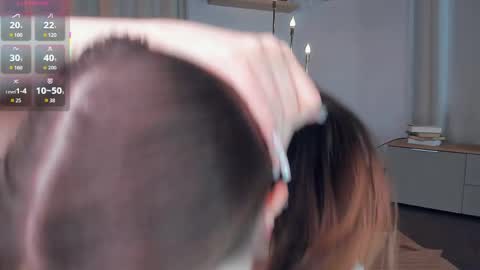 Snapshot of glowhub_ chatting on 28, 5, 2026 Ann Eliz and Gigi online show from 28, 5, 2026