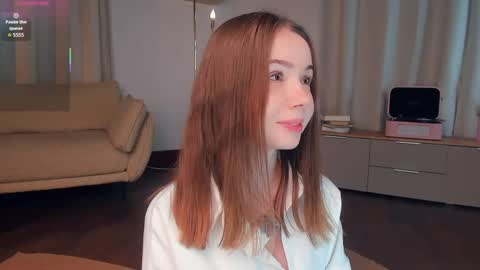 Snapshot of glowhub_ chatting on 30, 5, 2026 Ann Eliz and Gigi online show from 30, 5, 2026