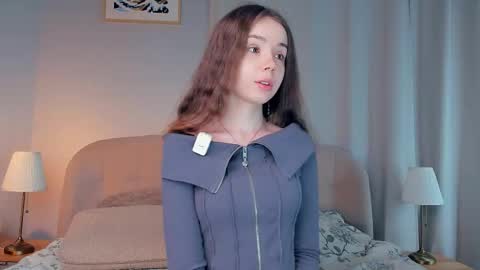 Snapshot of glowhub_ chatting on 8, 6, 2026 Ann Eliz and Gigi online show from 8, 6, 2026