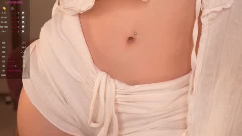 Snapshot of glowwww_ chatting on 17, 10, 2025 Eloise online show from 17, 10, 2025