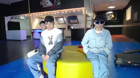 THOMAS AND DAMIAND online show from 26, 1, 2025