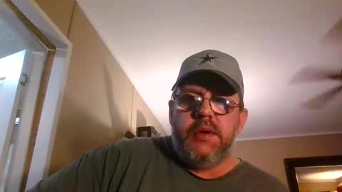 Snapshot of gobey33 chatting on 18, 11, 2025 IDKIDCIDGAF online show from 18, 11, 2025