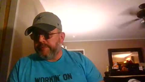 Snapshot of gobey33 chatting on 27, 11, 2025 IDKIDCIDGAF online show from 27, 11, 2025