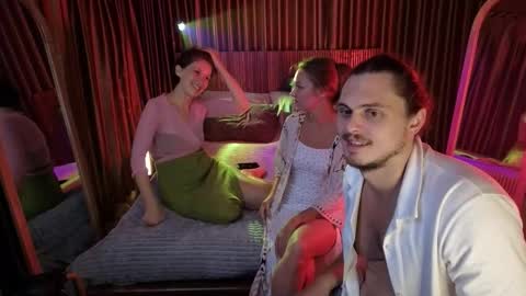   330 UTC2 girls   online show from 7, 11, 2025