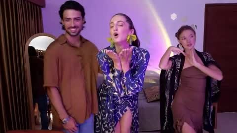   330 UTC2 girls   online show from 31, 3, 2026