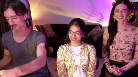   330 UTC2 girls   online show from 16, 4, 2026