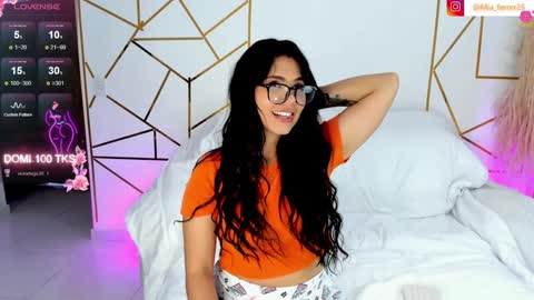 Snapshot of goddess_mia2 chatting on 30, 12, 2024 Mia online show from 30, 12, 2024