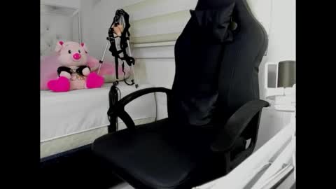 goddess_of_pigs online show from 3, 2, 2026