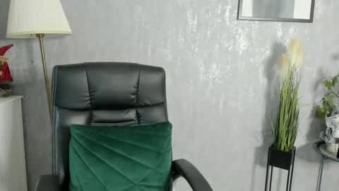 Snapshot of goddessmiaa chatting on 7, 12, 2024 Mistress online show from 7, 12, 2024