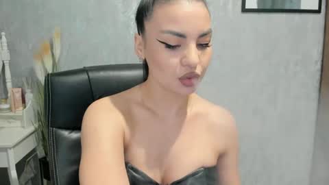 Snapshot of goddessmiaa chatting on 8, 2, 2025 Mistress online show from 8, 2, 2025